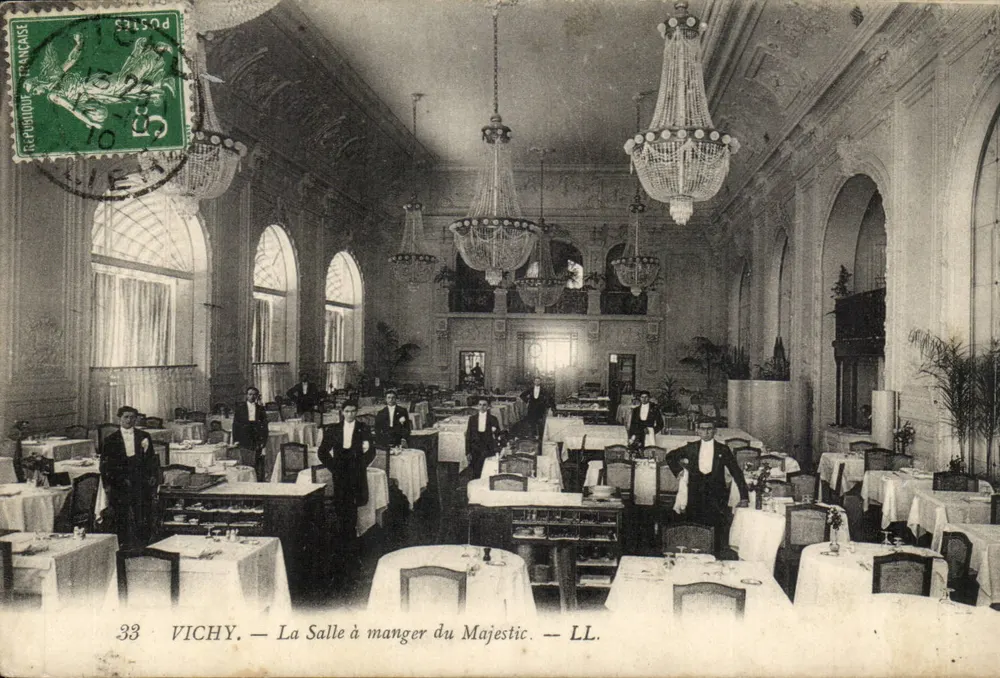 Vichy — Das Speisezimmer des Majestic — LL. - Vorderseite