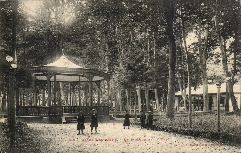 Ussat-les-Bains — O Kiosque e O Parque — Fotógrafo Labouche, França - Frente