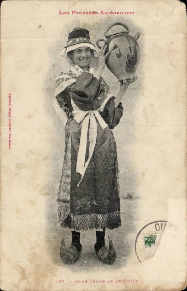 Junge Frau aus Bethmale — Les Pyrénées Ariégeoises — Phototype Larbuche Frères, Toulouse, Nr. 167 - Vorderseite