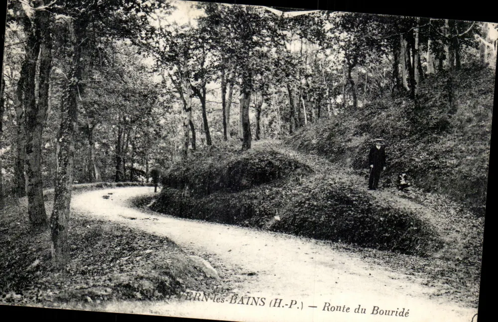 VERN-les-BAINS (H.-P.) — Estrada do Bouridé - Frente