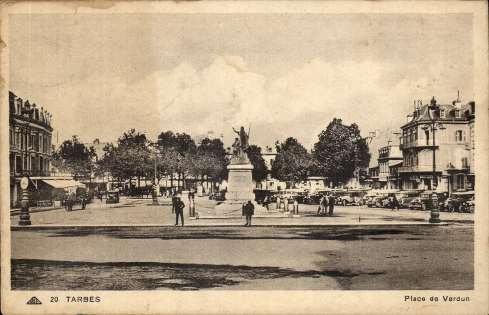 तार्बेस — वर्डन के स्क्वायर — पुराना पोस्टकार्ड संख्या 20, प्रकाशक सी.ए.आर. (कैफे डेज़ आर्ट्स) - आगे