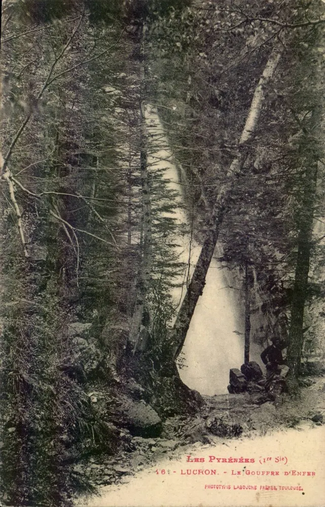 Les Pyrénées (1er Série) — Le Gouffre d'Enfer à Lucron — Phototypie Lasouche Toulouse - Frente