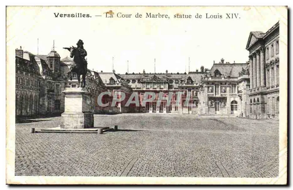 Versailles — La Cour de Marbre, statua di Luigi XIV. - Recto