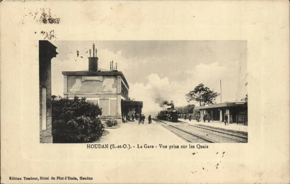 Houdan (S.-et-O.) - Die Station - Ansicht vom Bahnsteig — Edition Tondeur, Hôtel du Plat d'Étain, Houdan - Vorderseite