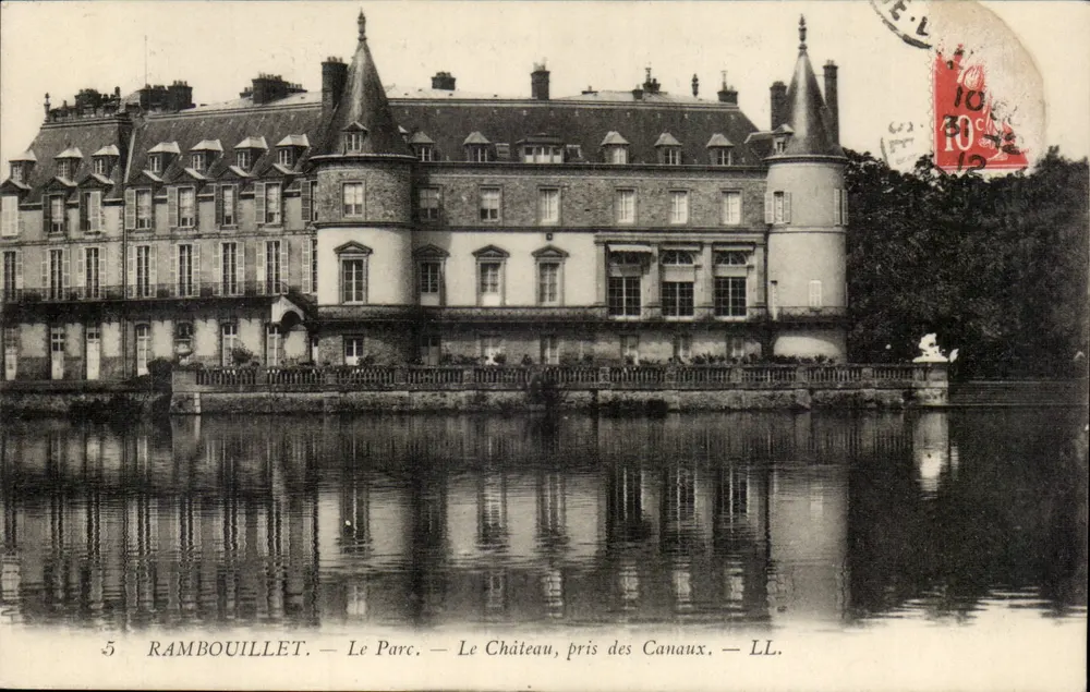 Rambouillet — Der Park — Das Schloss, vom Kanal aus gesehen — LL. - Vorderseite