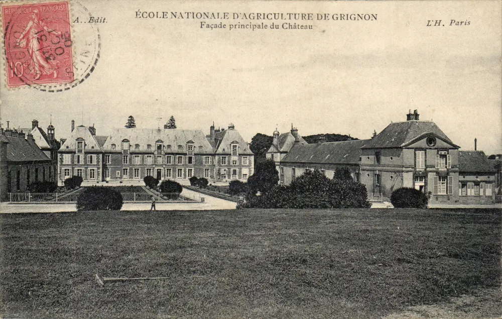 Nationalen Agrarschule von Grignon — Hauptfassade des Schlosses — L'H. Paris - Vorderseite