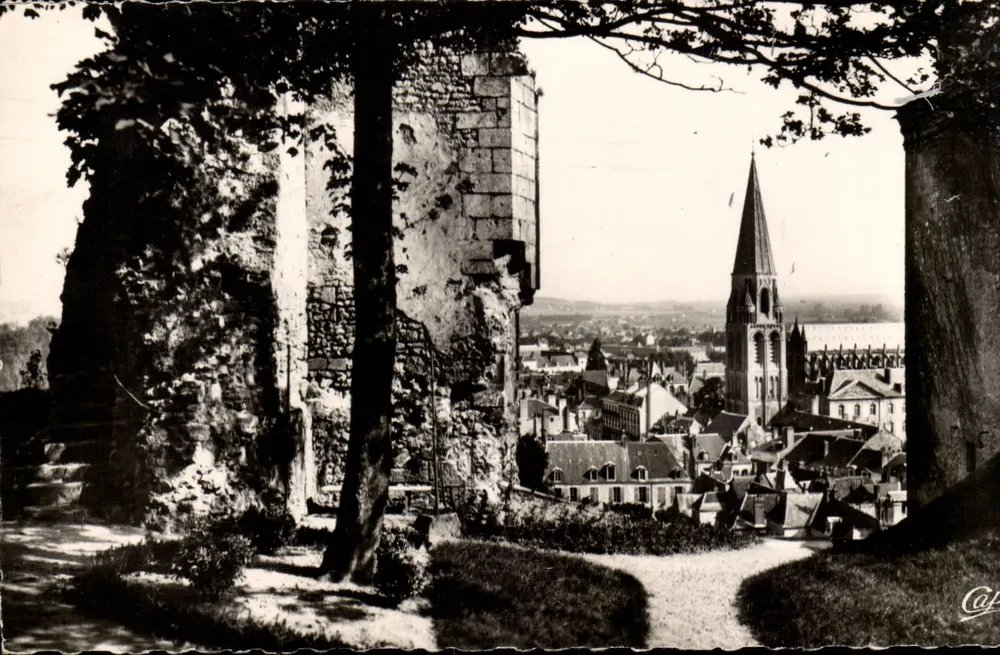 Vendôme — Vista da Torre do Eperon, visível a Igreja da Trindade — Réal-Photo - Frente