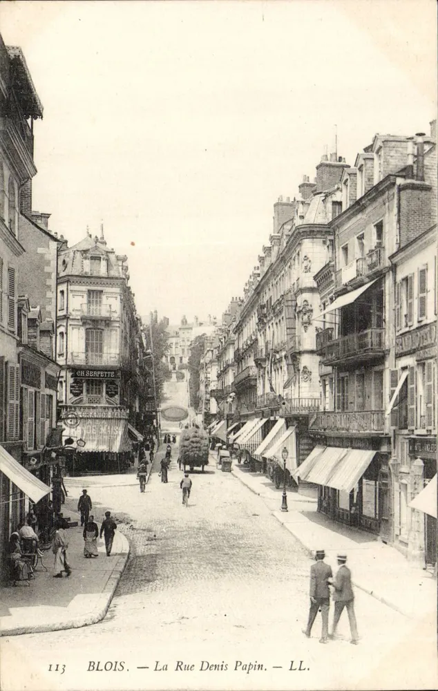 Blois — A Rue Denis Papin — LL. - Frente