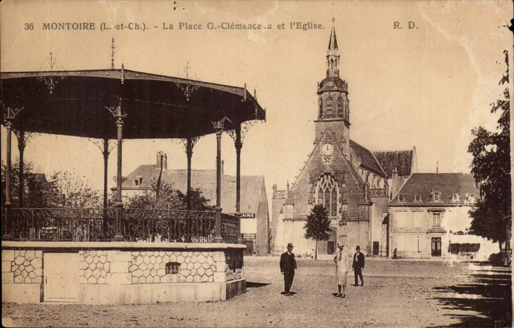 Montoire (L.-et-Ch.) — Place G.-Clémenceau und die Kirche — R. D. - Vorderseite