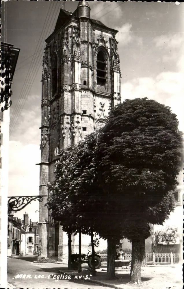 A igreja de Mervilliers — torre gótica do século XV — M.R.R. Lec - Frente