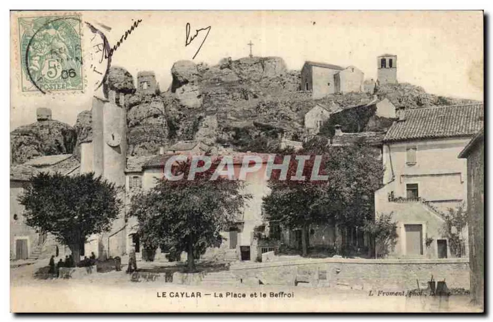 Le Caylar — A Praça e o Sino — L. Froment, fot. Tarn - Frente