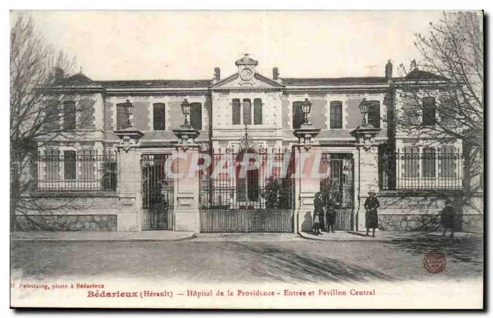 Bédarieux (Hérault) — Krankenhaus der Gnade — Eingang und Zentralpavillon — Foto D'Elestaing - Vorderseite