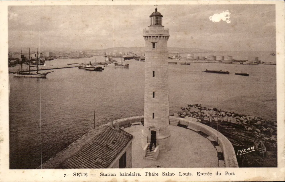 Sète — Badeort. Leuchtturm Saint-Louis. Einfahrt zum Hafen — LYZON - Vorderseite
