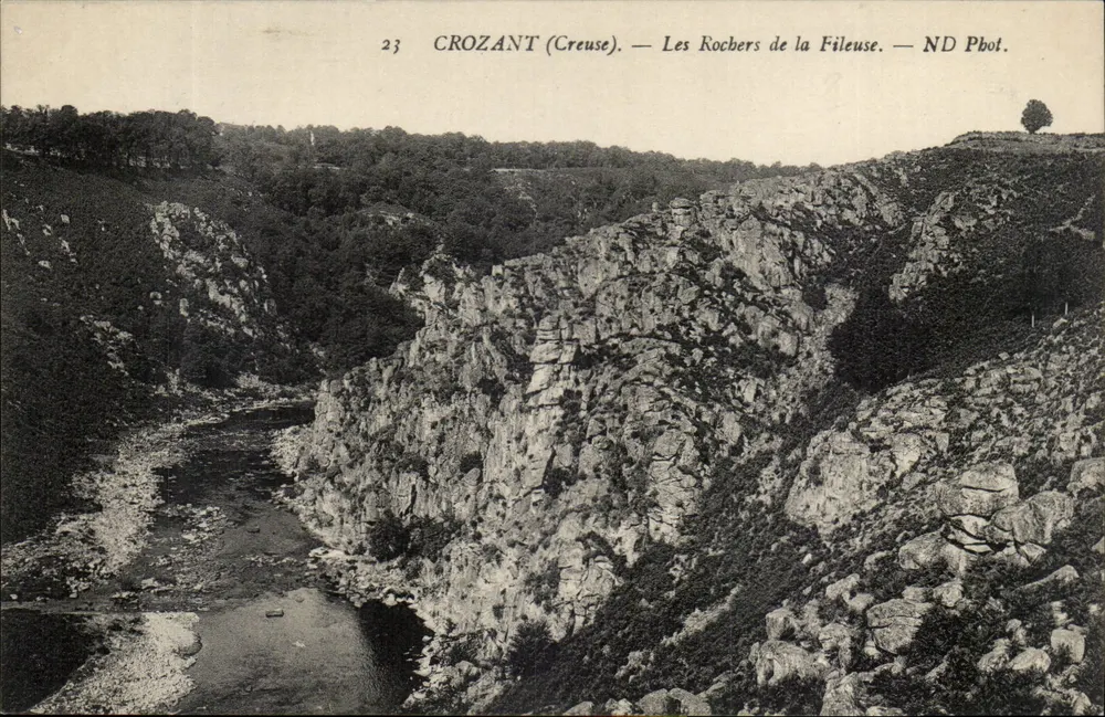 Crozant (Creuse) — Os Rochos da Fiação — ND Fot. - Frente