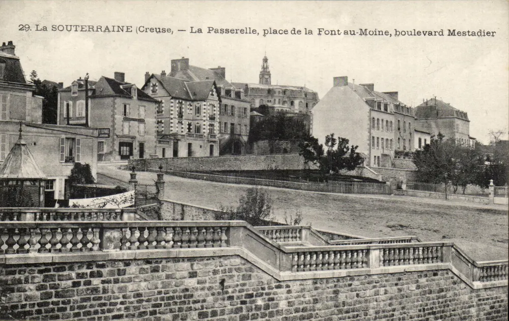 La SOUTERRAINE (Creuse) — La Passerelle, place de la Font-au-Moine, boulevard Mestadier - Vorderseite