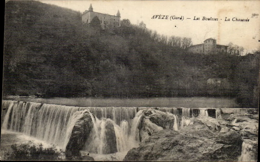 Avèze (Gard) — Les Bonisses - La Chaussée — castelo em colina e cascata - Frente