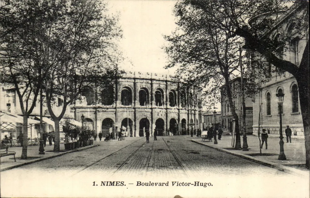 Nîmes — Boulevard Victor-Hugo — editor Alkex, n°1 - Frente