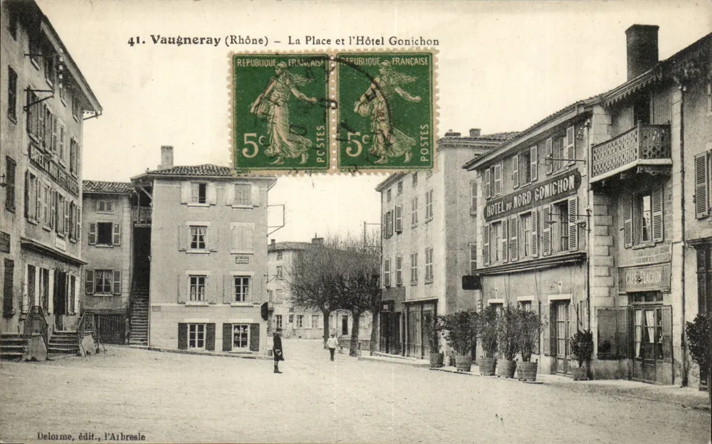Vaugneray (Rhône) — A Praça e o Hotel Gonichon — Deloime, editor, L'Aibresle - Frente