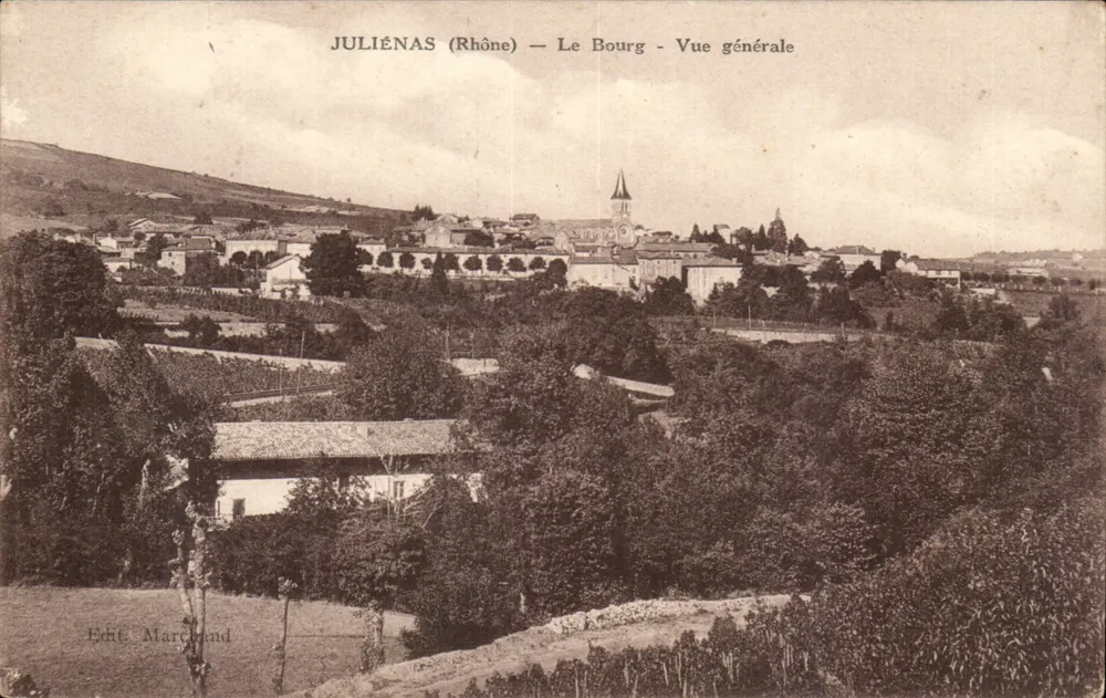 Juliénas (Rhône) — O Bourg — Vista geral — Editor Marchand - Frente