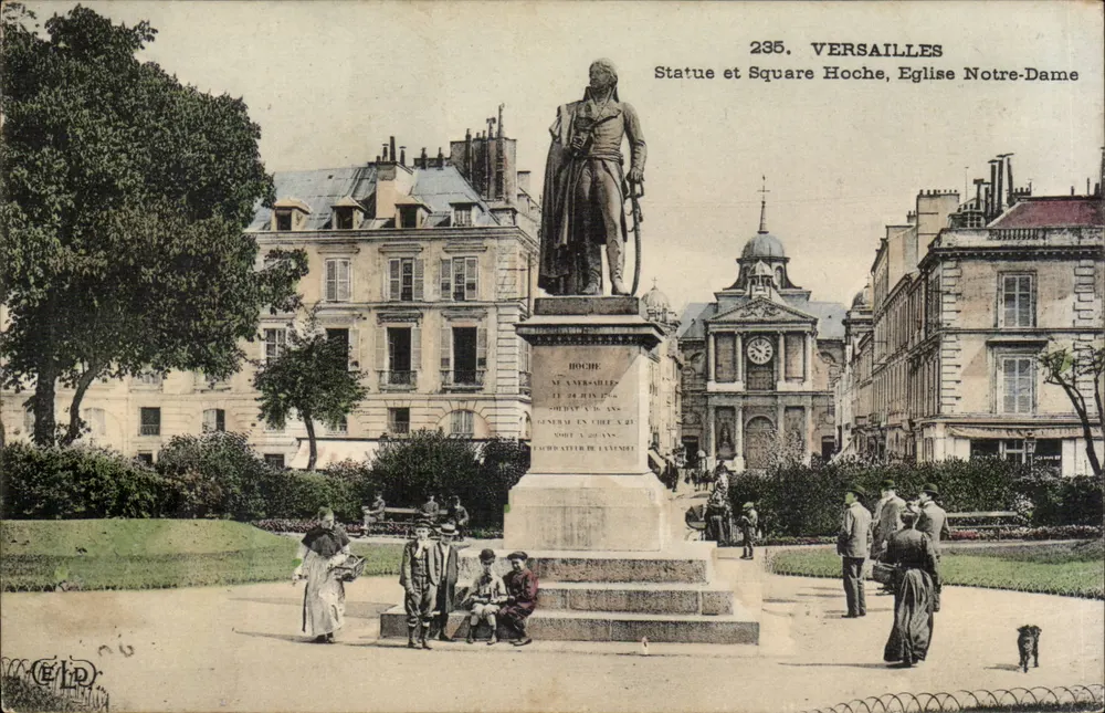 Versailles — Statue und Square Hoche, Kirche Notre-Dame — Verleger ELD, n° 235 - Vorderseite