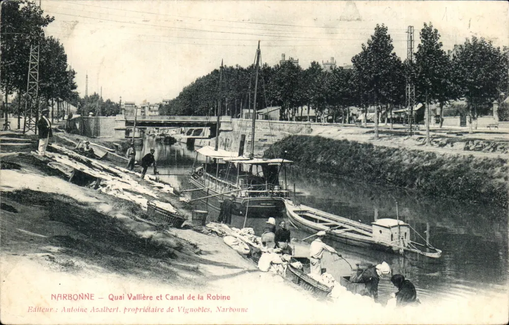 NARBONNE — Quai Vallière et Canal de la Robine — Éditeur : Antoine Azalbert, propriétaire de Vignobles, Narbonne - Recto