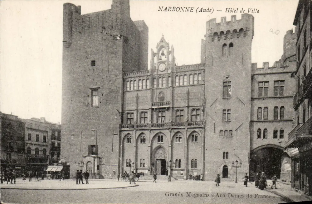 NARBONNE (Aude) — Hotel de Ville — Grandes Lojas « Aux Dames de France » - Frente