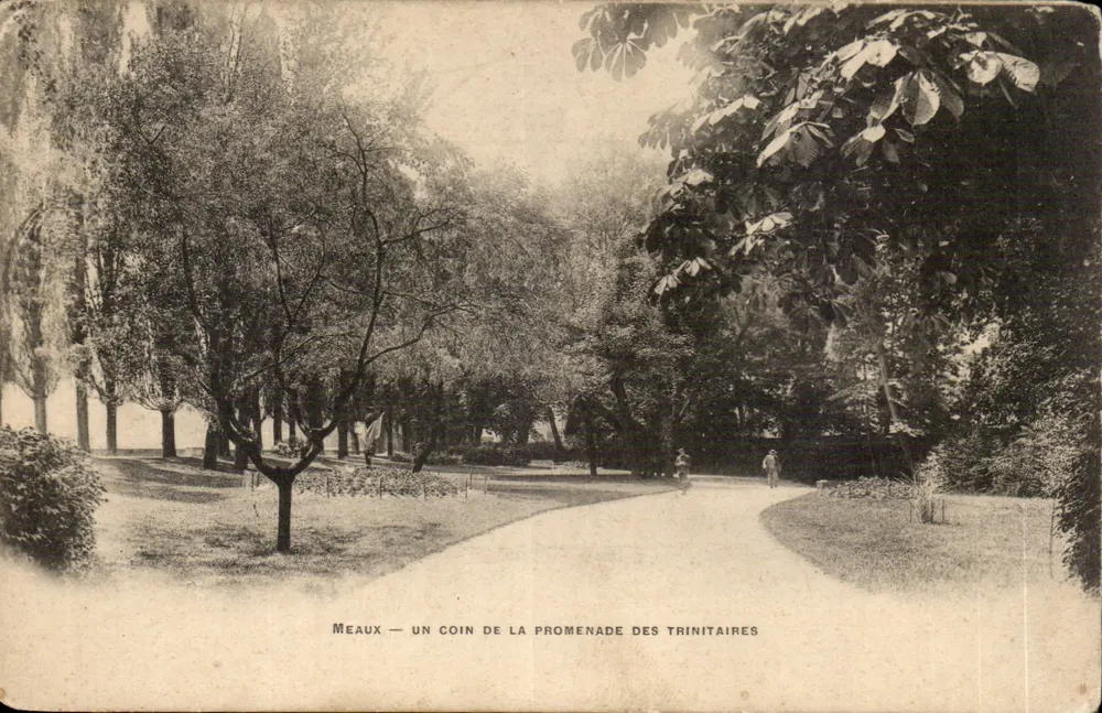 Meaux — Ein Stück der Promenade der Trinitaires - Vorderseite