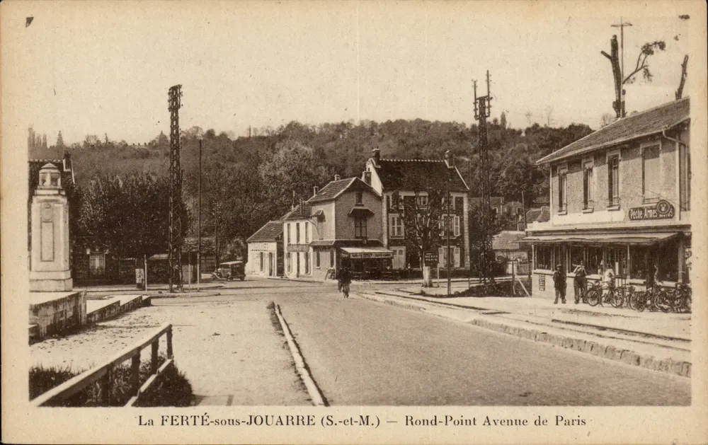 La FERTÉ-sous-JOUARRE (S.-et-M.) — Kreisverkehr Avenue de Paris - Vorderseite