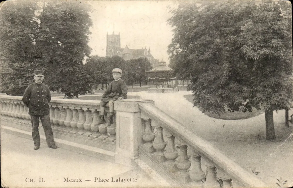 Meaux — Praça Lalayette — Ch. D. - Frente