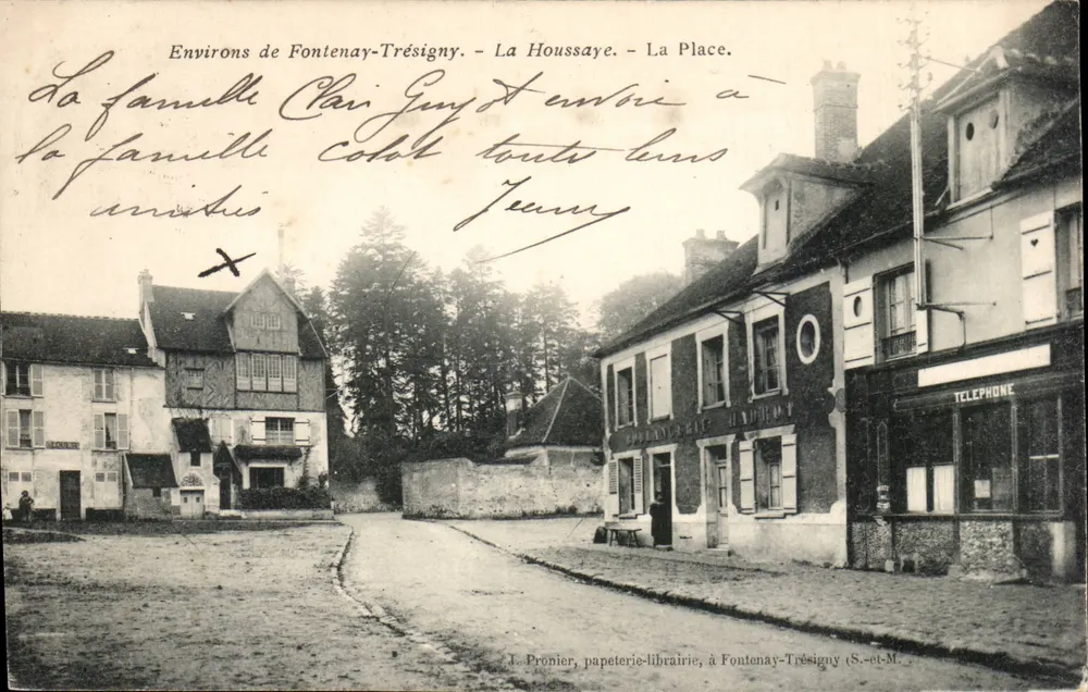 La Houssaye - Der Platz — Umgebung von Fontenay-Trésigny — J. Pronier, Papeterie-Buchhandlung, in Fontenay-Trésigny (S.-et-M.) - Vorderseite