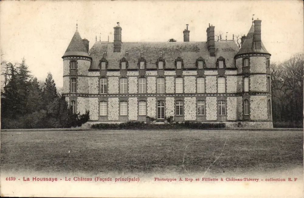 La Houssaye - O Castelo (Fachada principal) — Fototipia A. Rep e Filliette em Château-Thierry - coleção R.F. - Frente