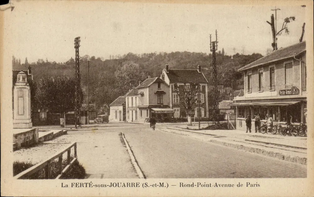 La FERTÉ-sous-JOUARRE (S.-et-M.) — Rond-Point Avenue de Paris - Vorderseite