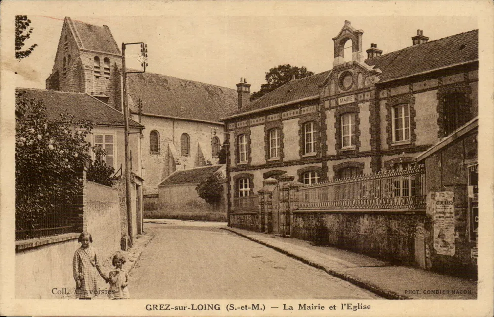 GREZ-sur-LOING (S.-et-M.) — La Mairie et l'Église — Phot. Combier Macog - Vorderseite