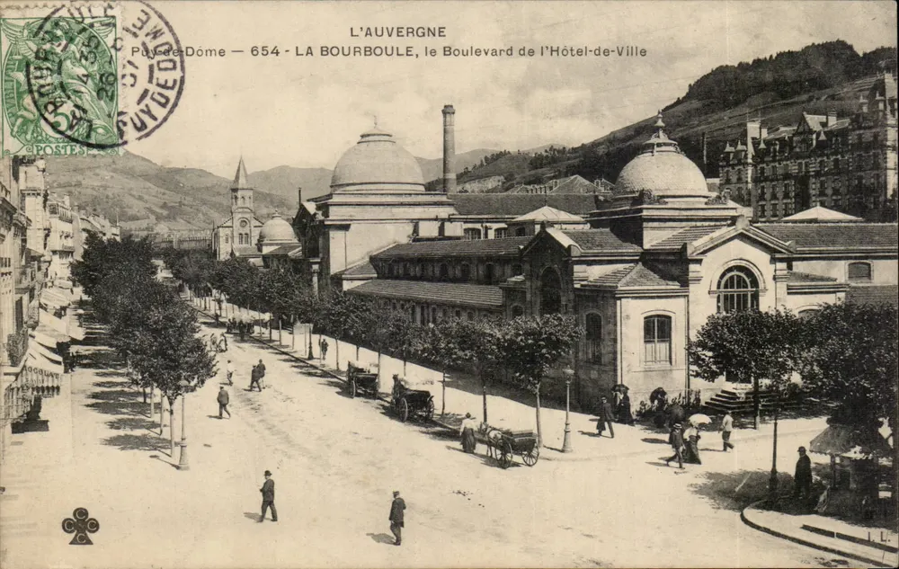 La Bourboule — O Boulevard do Hôtel-de-Ville — editor L'Auvergne, n° 654 - Frente