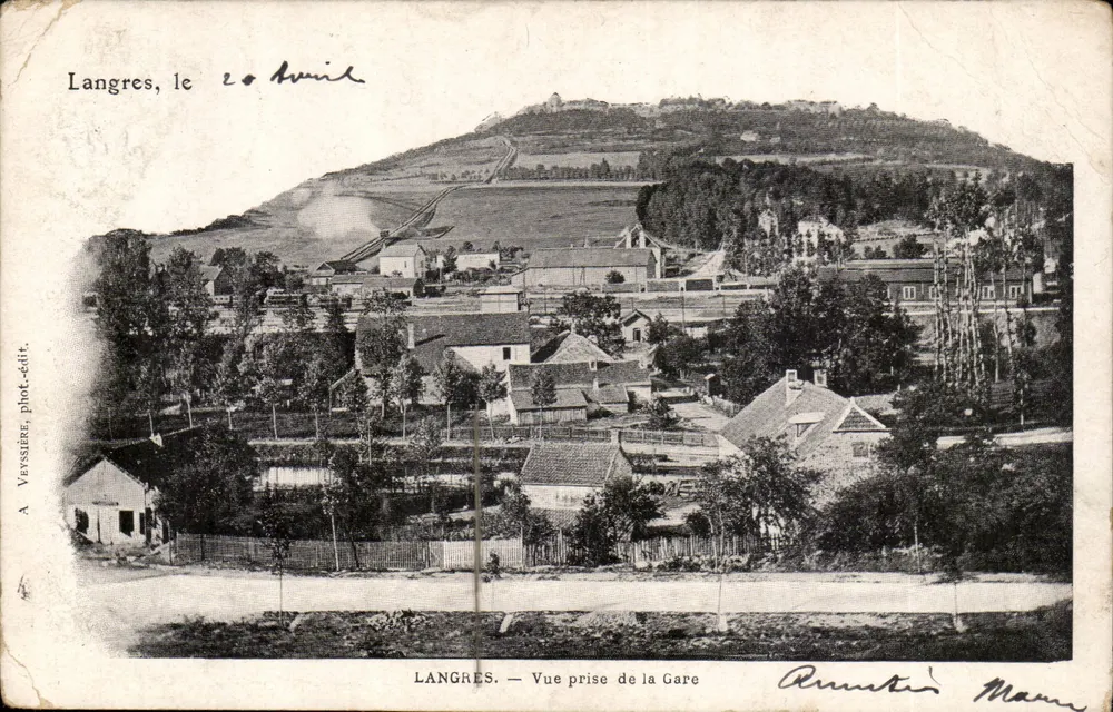 Langres — Vista tirada da Estação — A. Vevsière, fot.-edit. - Frente