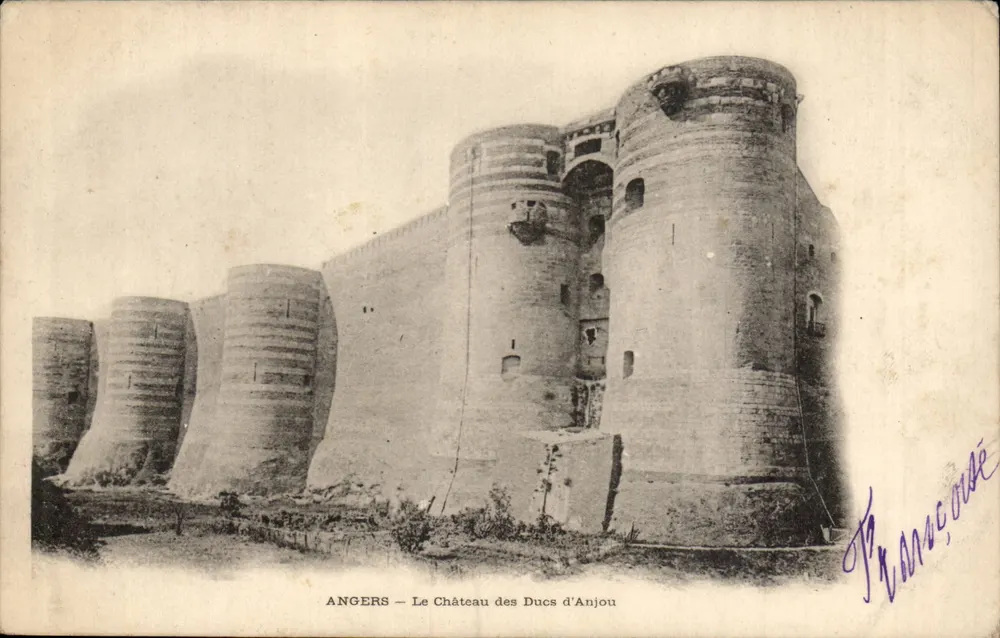 Angers — O Castelo dos Duques de Anjou — editor Francoussé - Frente