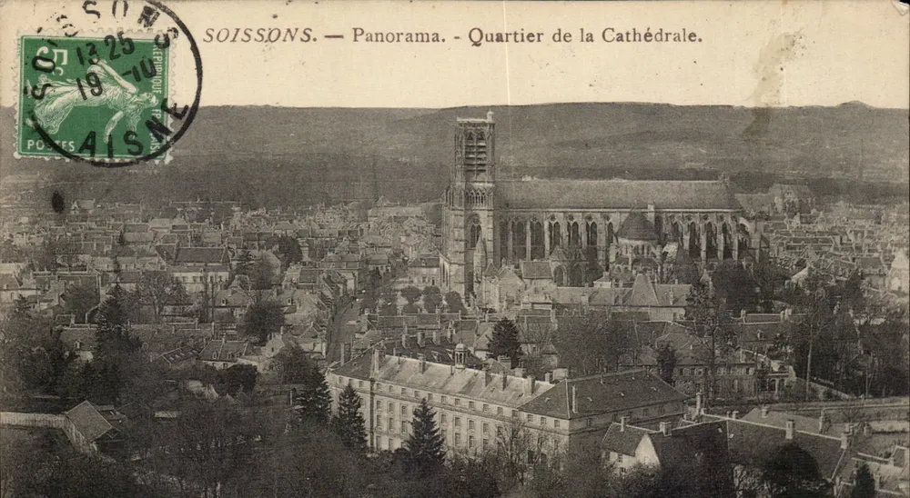 Soissons — Panorama — Bairro da Catedral. - Frente