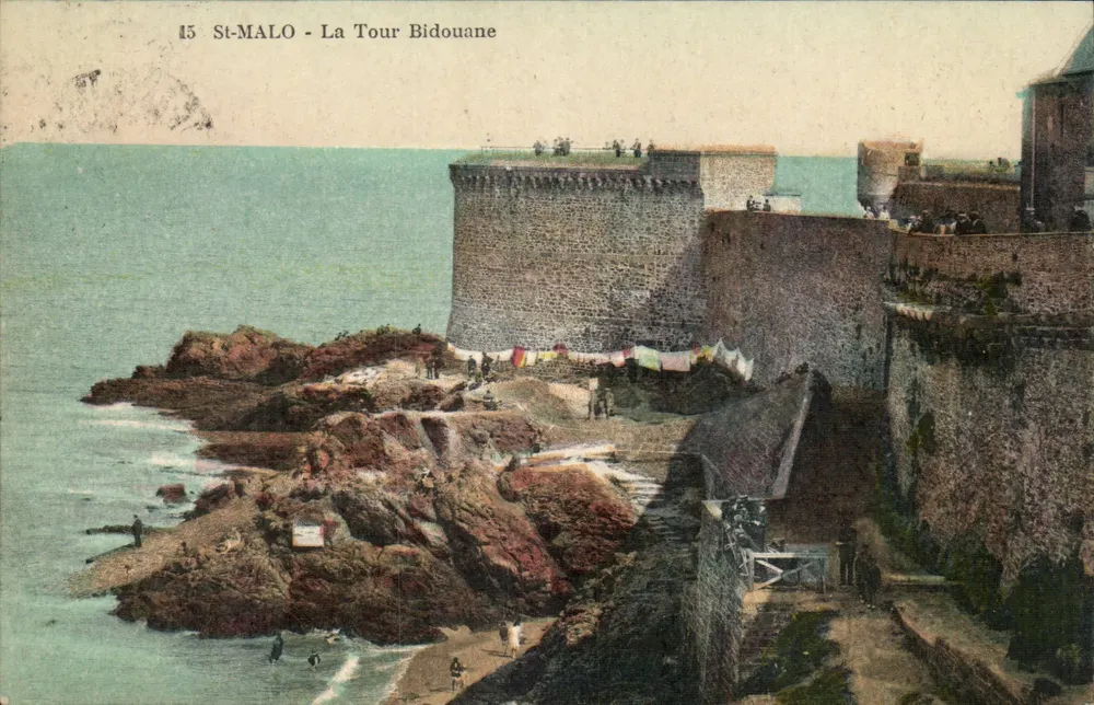 St-Malo - A Torre Bidouane — vista da torre e do porto, editor anônimo, n° 15 - Frente