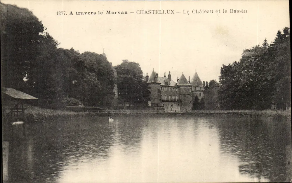 Chastellux — Schloss und Bassin — Durch das Morvan - Vorderseite
