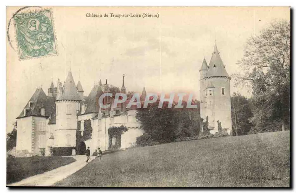 Castelo de Tracy-sur-Loire (Nièvre) — vista do castelo com duas pessoas no caminho — editor B. Phantou, Bourg - Frente