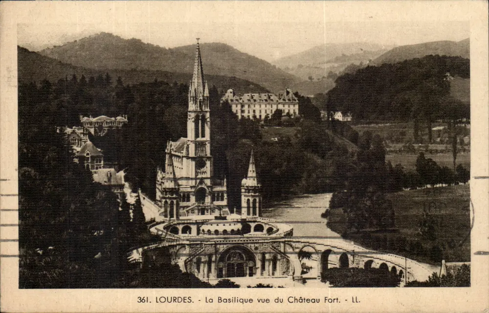 Lourdes - Die Basilika vom Festungsschloss aus gesehen - LL. - n° 361 - Vorderseite
