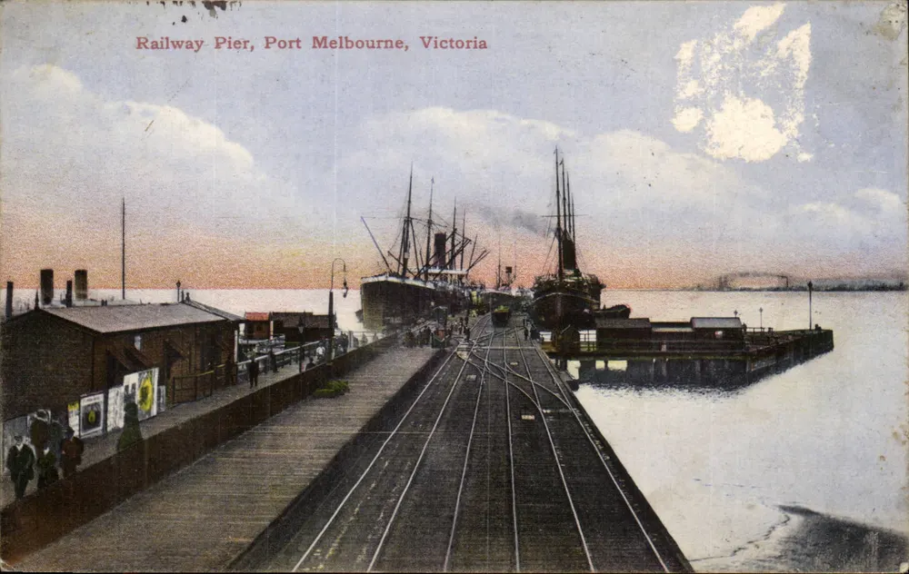 Schifffahrtskai, Port Melbourne, Victoria — Blick auf den Kai mit Schienen und Schiffen — Verlag W.T.P. - Vorderseite