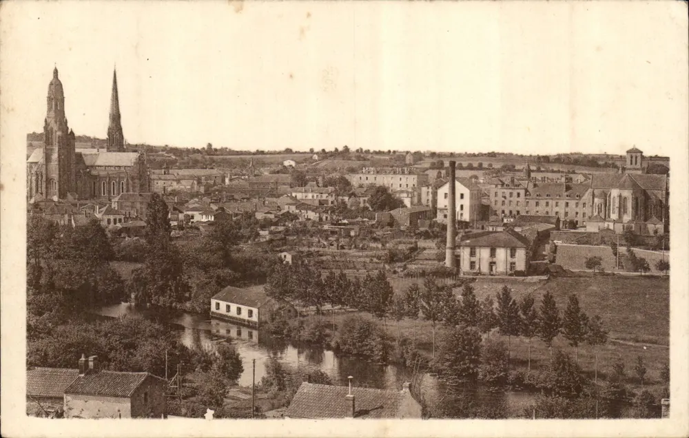 St-Laurent-sur-Sèvre — Vista geral - Frente