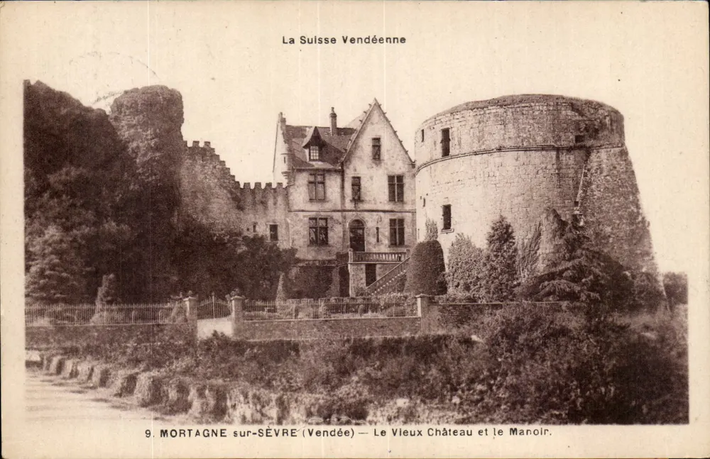 Mortagne-sur-Sèvre (Vendée) — Das alte Schloss und das Herrenhaus - Vorderseite