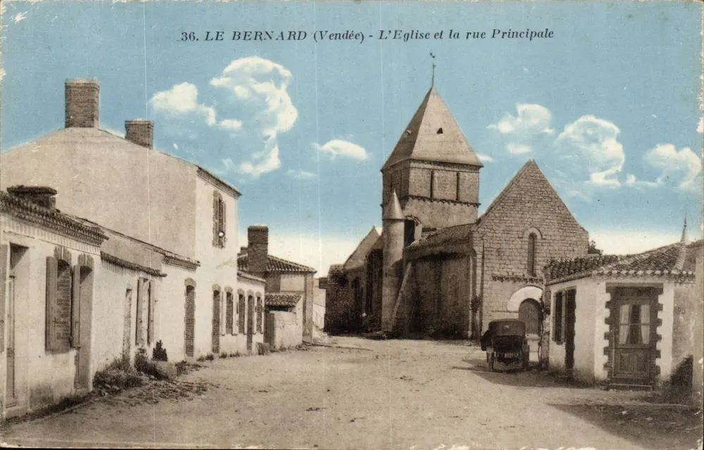 Le Bernard (Vendée) — Die Kirche und die Hauptstraße — Phototype Jehly-Poupin, Mortagne - Vorderseite
