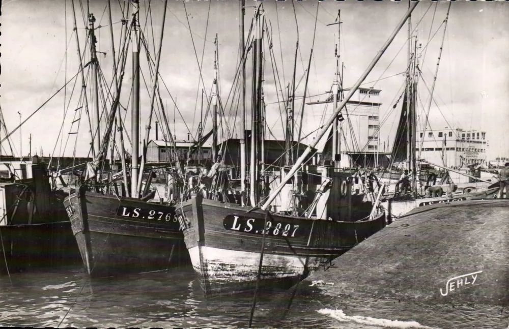 Porto dos Sables d'Olonne — Embarcações de pesca LS.2768 e LS.2827 — Edições Jehly - Frente
