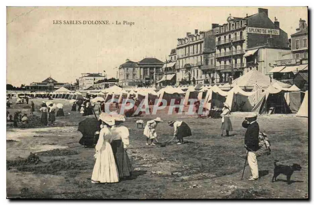 Les Sables-d'Olonne - A Praia — vista da praia com tendas e hotel Splendide - Frente