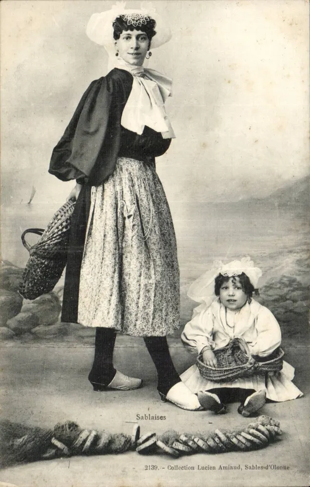 Sablaïsaises — Traje tradicional — Coleção Lucien Amiaud, Sables-d'Olonne - Frente
