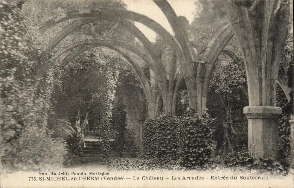 St-Michel-en-Herm (Vendée) — Das Schloss — Die Arcaden — Eingang zum Untergrund - Vorderseite