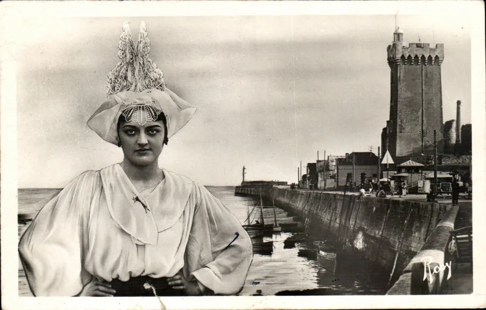 Les Sables-d'Olonne — Sablais-Kleidung. Die Arundel-Turm — E. Chapeau, Nr. 32 - Vorderseite